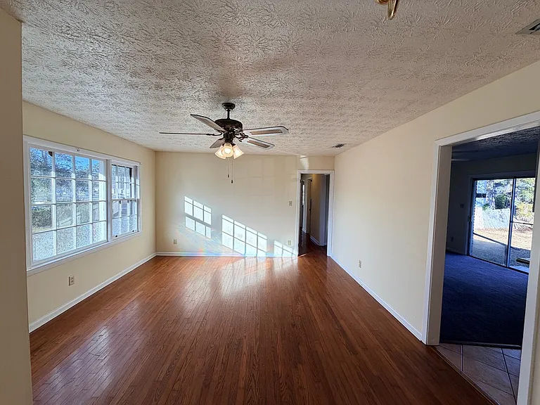 4112 Oak Dr — Photo 5