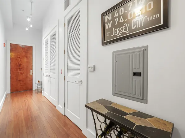 650 Montgomery Street image 8 of 33