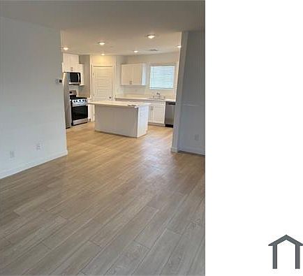 2nd image of 955 Watford Pl
