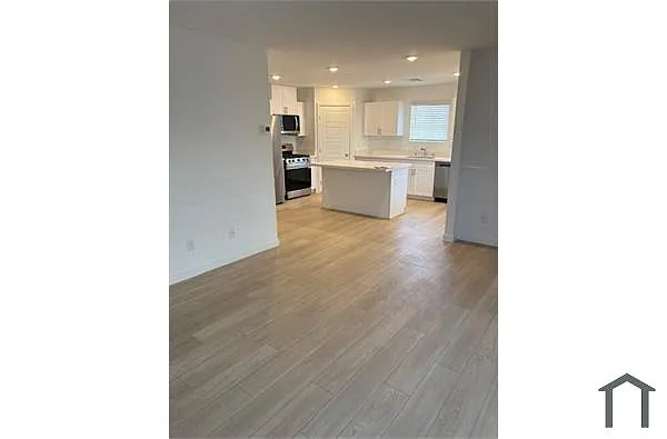 Building Photo - 955 Watford Pl