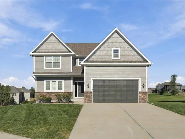 18304 Rock Creek Dr, Smithville, MO 64089
