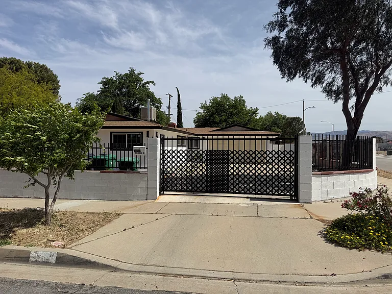 38202 Delacour Dr — Photo 5