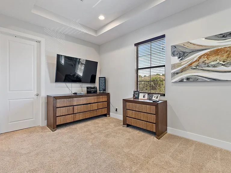 1077 Faulkner Ter — Photo 26