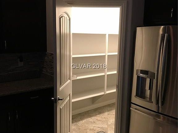 4th image of 825 Tarbet Ave