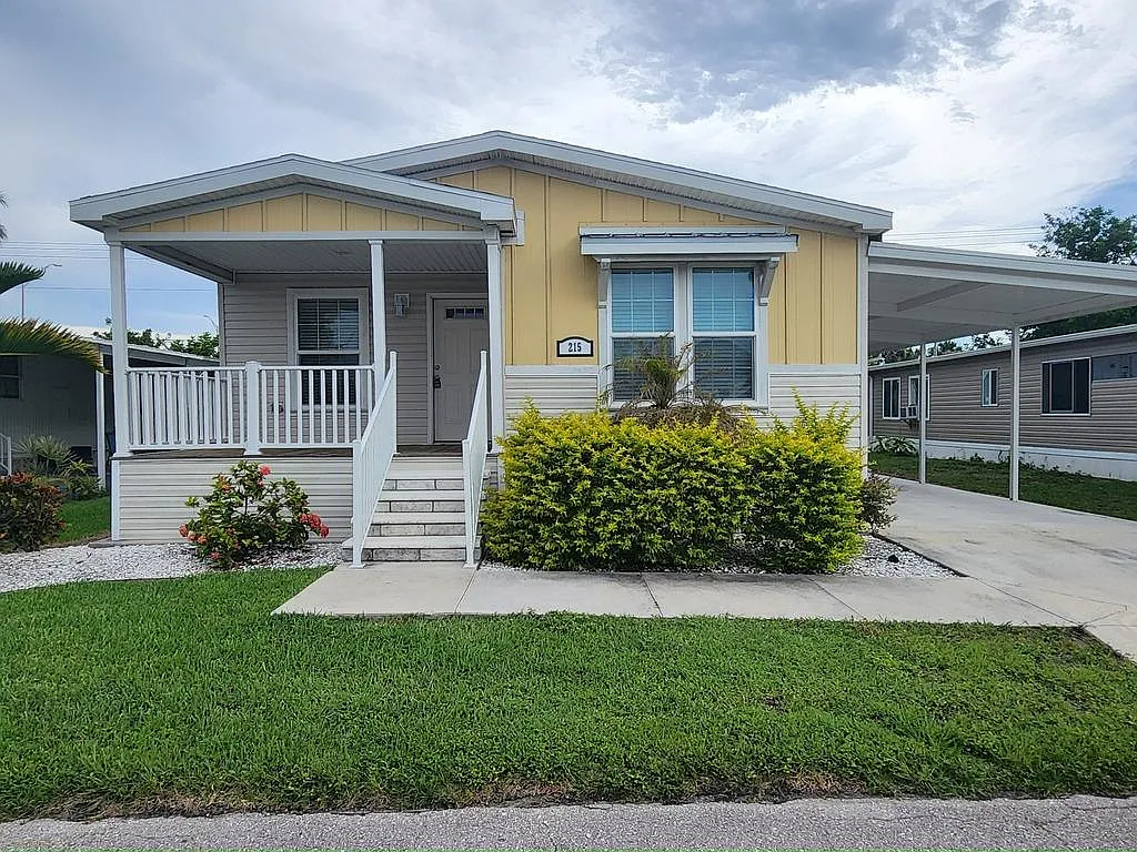 2 bed, 2.0 bath, 1372 sqft, $1,549 — Photo 2