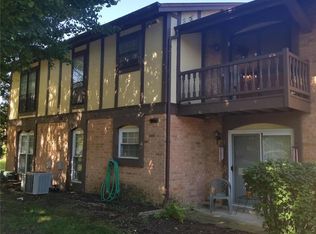 647 Rosetta Dr APT E, Florissant, MO 63031