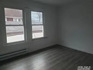 242 Lawrence Ave — Photo 11