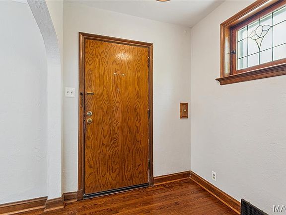 3rd image of 5469 Tholozan Ave