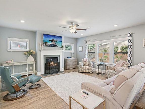 3rd image of 3715 Bridges Ct