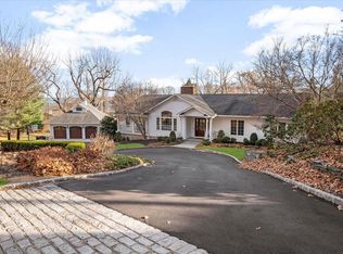 4 Horse Neck Path, Lloyd Harbor, NY 11743