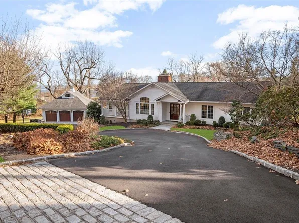 4 Horse Neck Path, Lloyd Neck, NY 11743