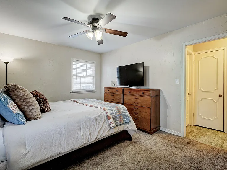 1909 Lanesboro Dr — Photo 11