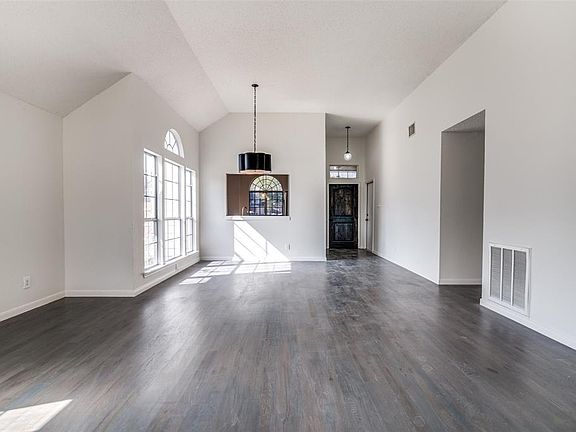 5th image of 2950 Moreau Ct