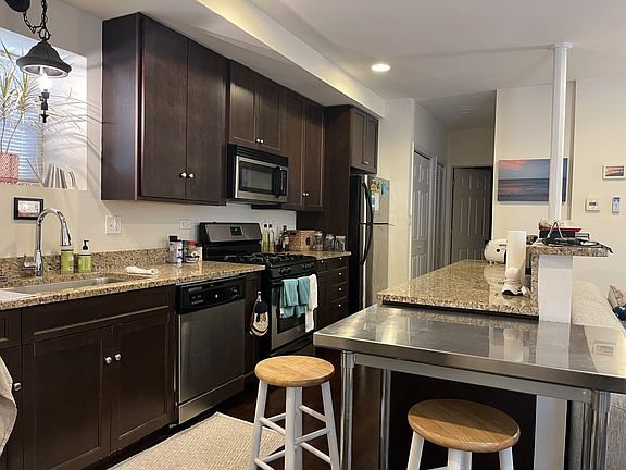 2nd image of 1244 N Cleaver St #2024667