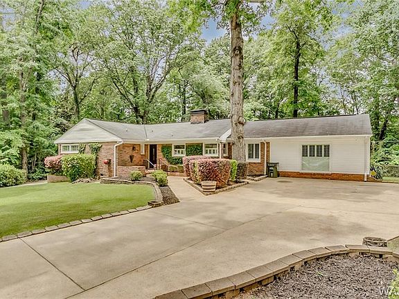 3rd image of 3691 Mayfair Dr