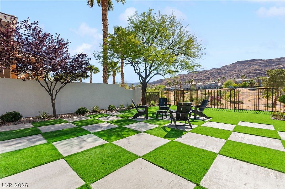 2671 Turtle Head Peak Dr