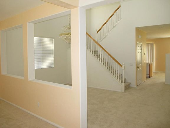 4th image of 29778 Maxmillian Ave