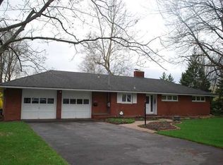 28 Gebhardt Rd, Penfield, NY 14526