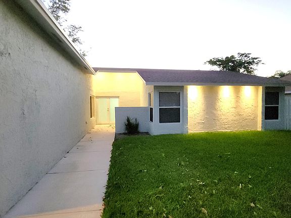 3rd image of 165 NW 41st Way