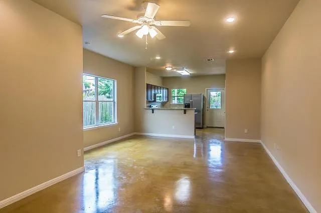 551 Advantage Dr — Photo 2