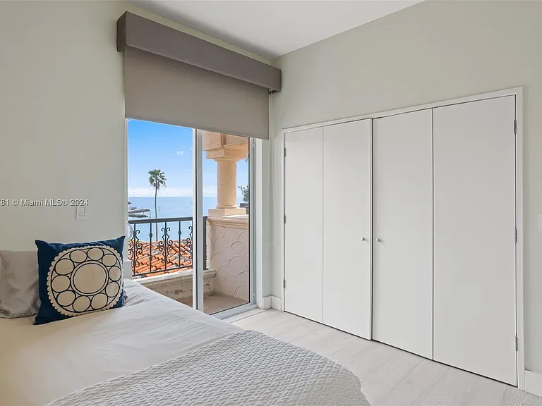 2442 Fisher Island Dr #5402 — Photo 33