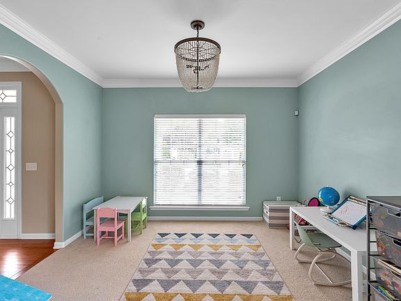 5th image of 223 Haddington Ln