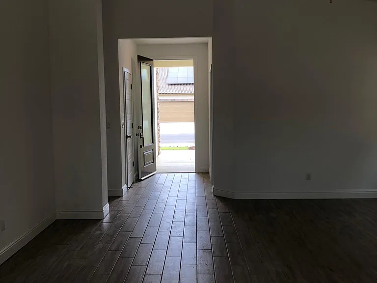 355 N McArthur Ave — Photo 12
