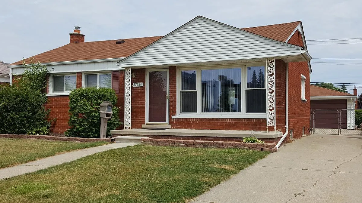 3 bed, 985 sqft, $1,700 — Photo 1