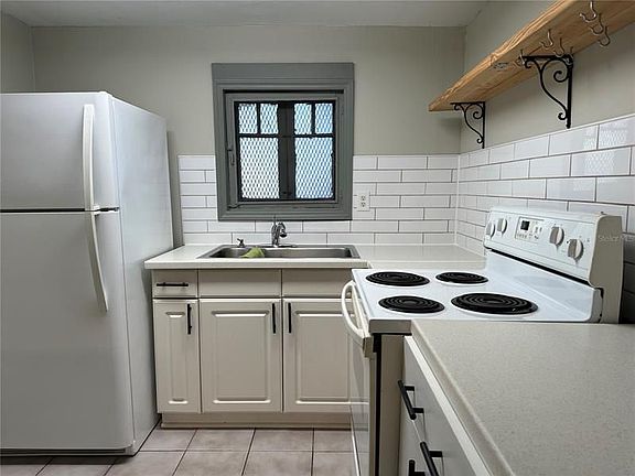 4th image of 404 E North St