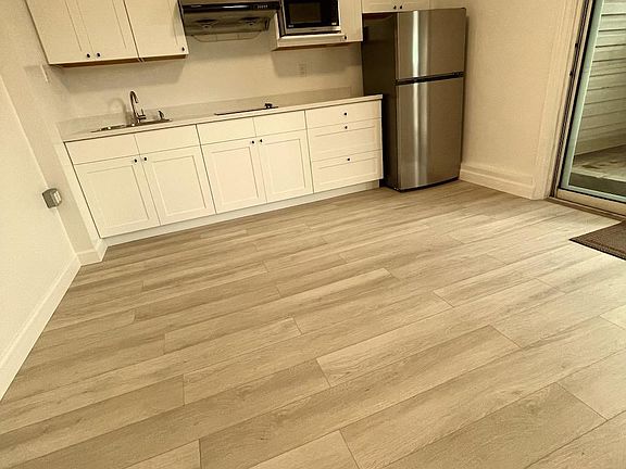 3rd image of 77 Lycett Cir