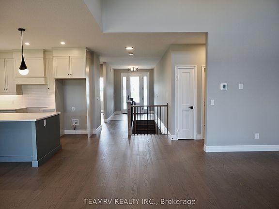 5th image of 17 Darrow Dr