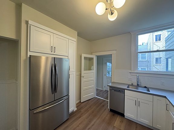 2nd image of 1134 Pacific Ave