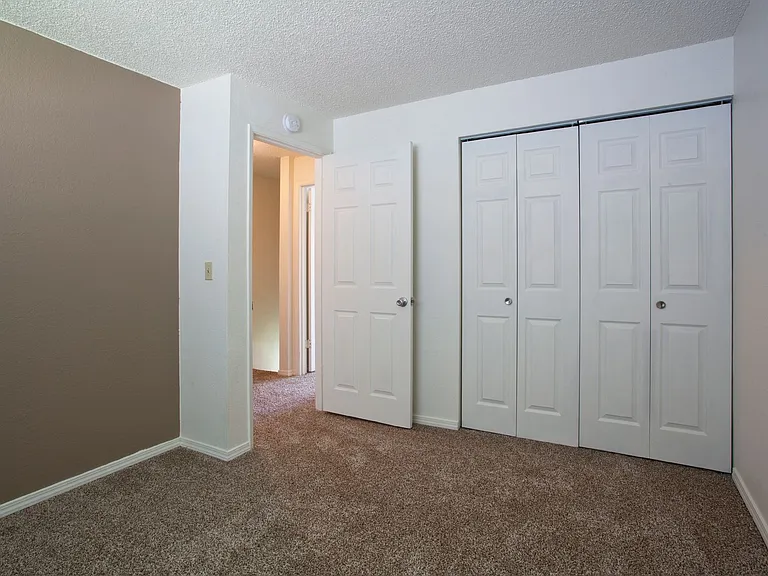 Aspen Hills Apartments — Photo 37