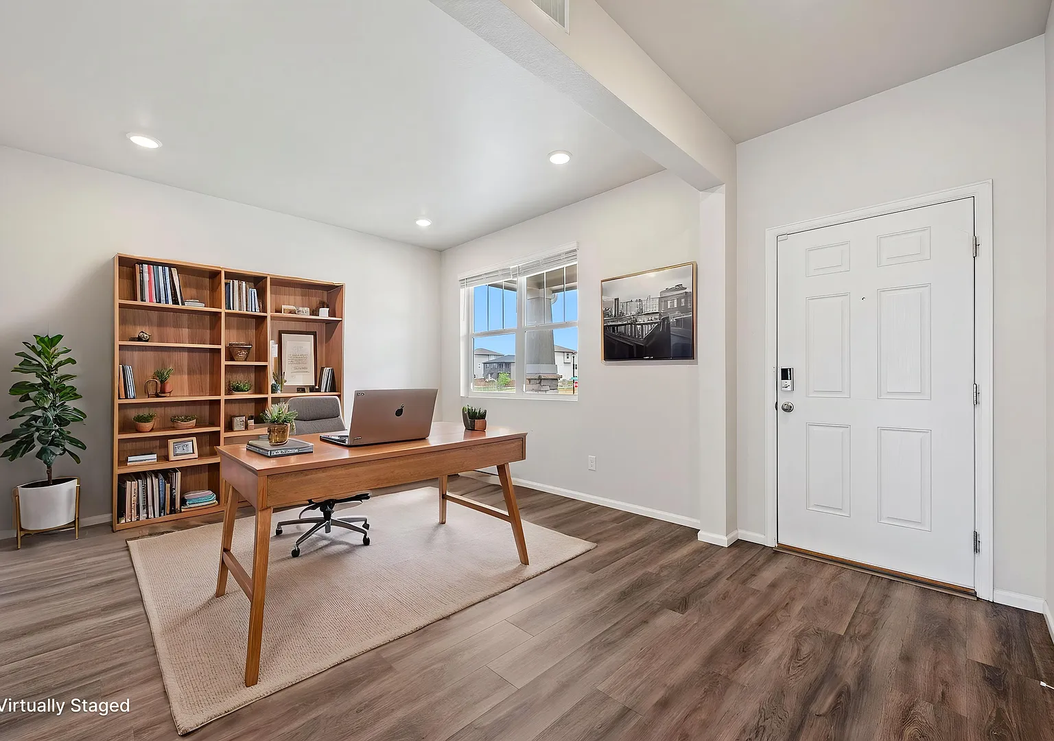 Beautiful 4 Bedroom Home for Rent | Office, Private Deck & 3-Car Garage — Photo 3