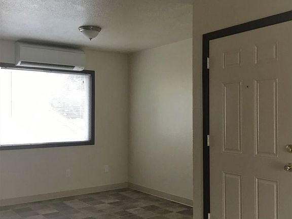 3rd image of 924 NE 91st Ave #3