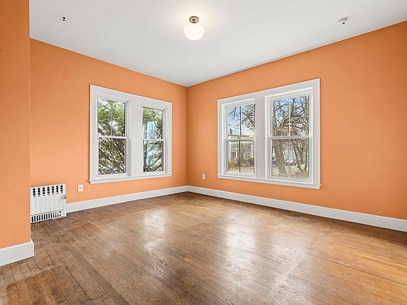 3rd image of 76 Myrtle St