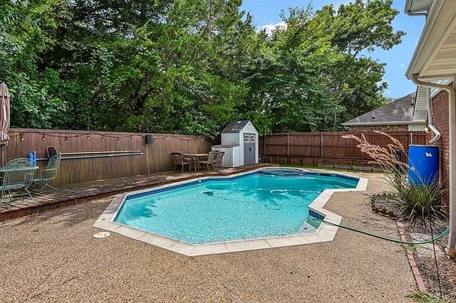 1st image of 1403 Meadowbrook Dr