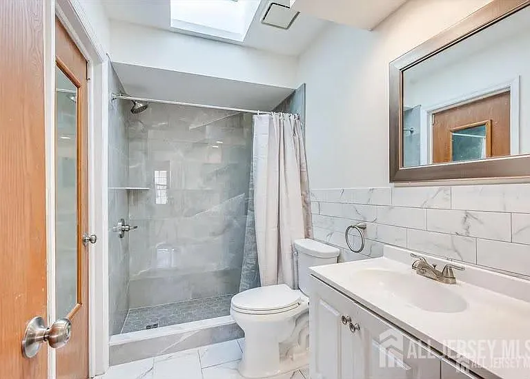 404 Maplecrest Rd — Photo 8