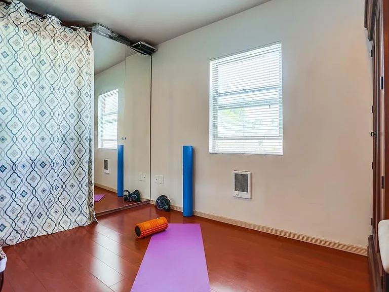1063 Loring St — Photo 22