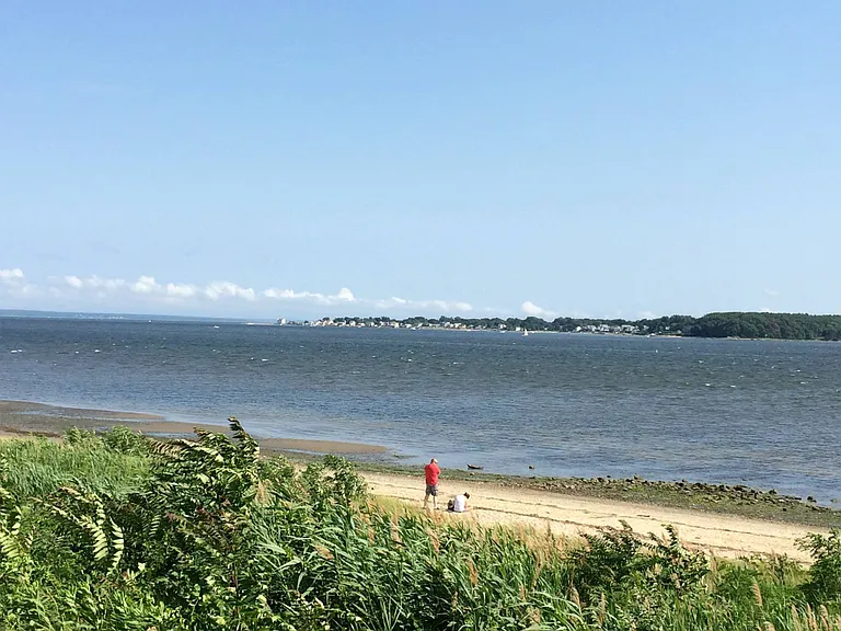 3 min. walk to beach