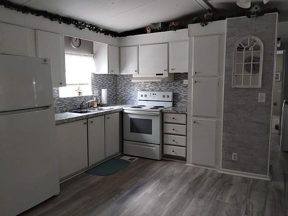 2nd image of 702 Cross Park Dr #22