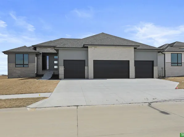 5915 N 197th St, Elkhorn, NE 68022