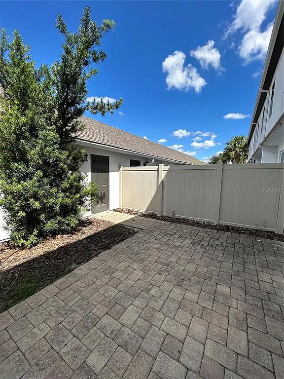 3 bed, 2.5 bath, 1712 sqft, $2,650 — Photo 2