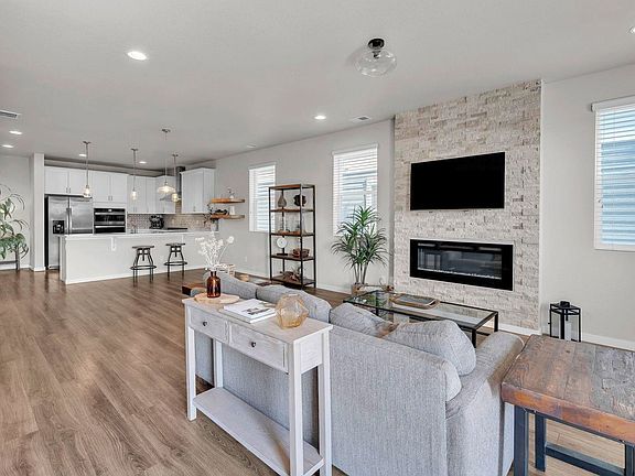 4th image of 1083 Mountain Dr #B