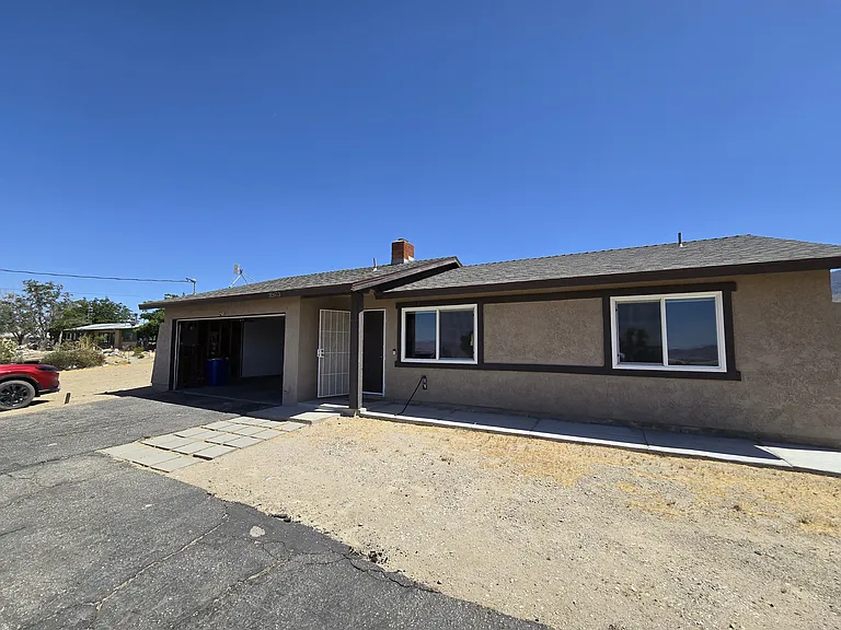 32673 Zircon Rd — Photo 2