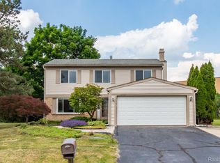 40700 Village Wood Rd, Novi, MI 48375