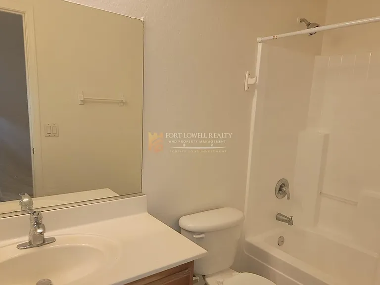 3133 W Huntington Dr — Photo 8