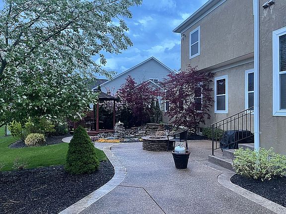 3rd image of 5692 Delano Ave