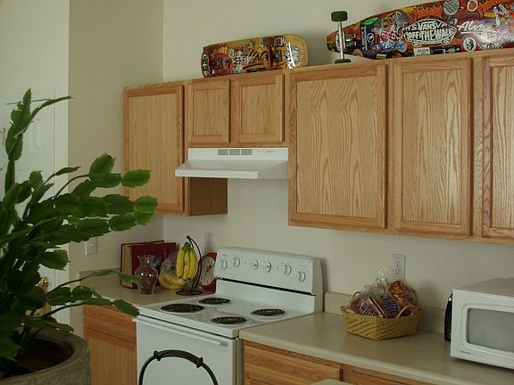 Tons cabinetry in kitchen