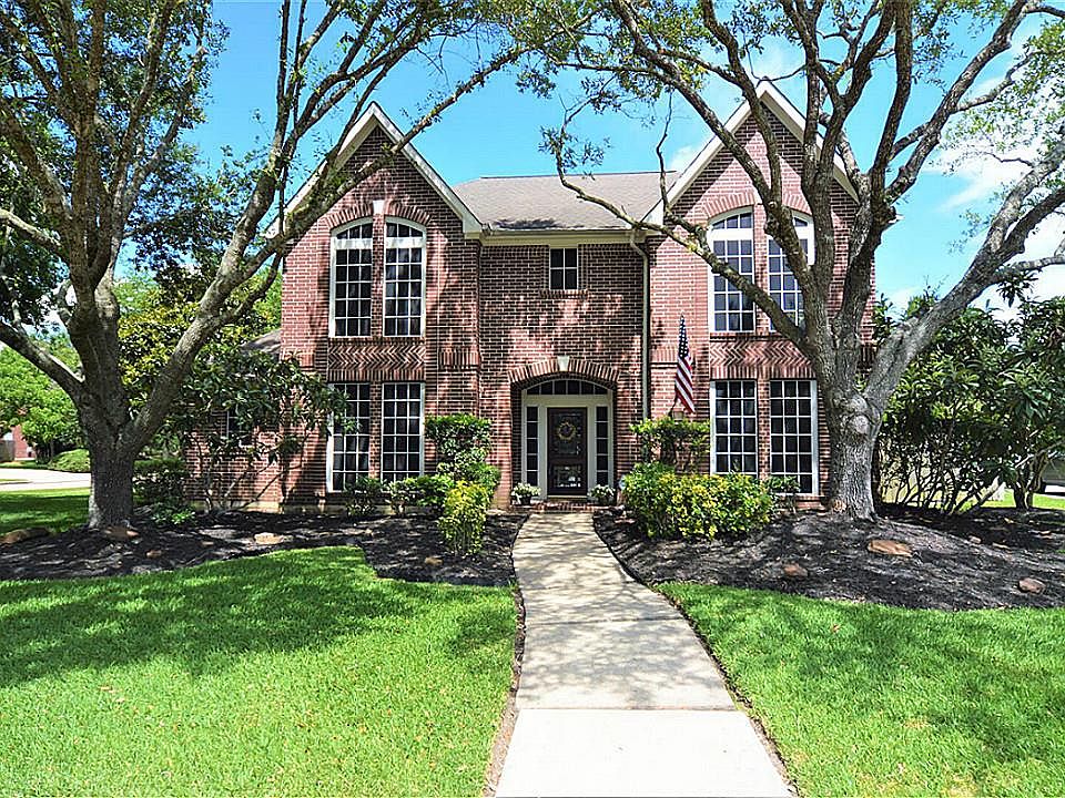 1st image of 108 Lakeview Cir
